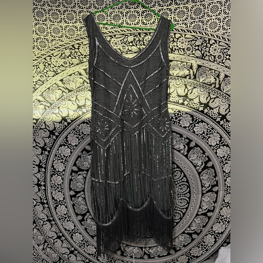 NWT Set Women’s flapper dress XL w gloves, faux Pearls, head piece, and earrings - Picture 2 of 8